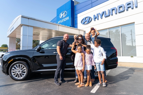 Ohio Family Of 12 Gifted All New 2020 Hyundai Palisade Hyundai Newsroom
