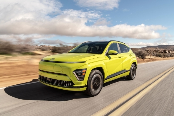 Hyundai Kona Electric Named 2023 Hispanic Motor Press EV of