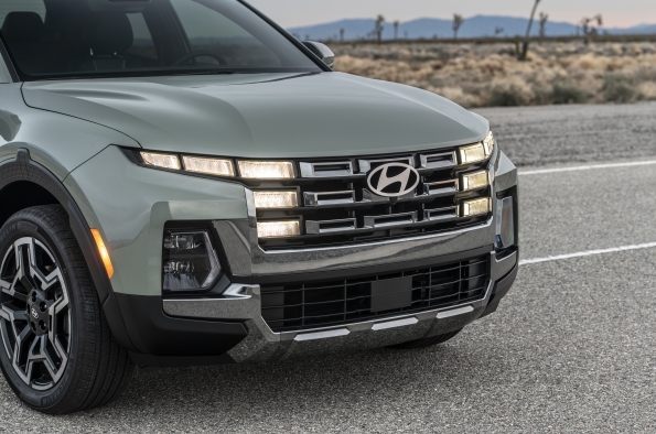 SE trim with standard automatic transmission